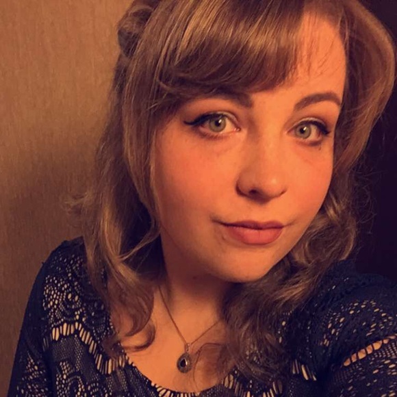 Meet your Posher, Brenna - Picture 3 of 3